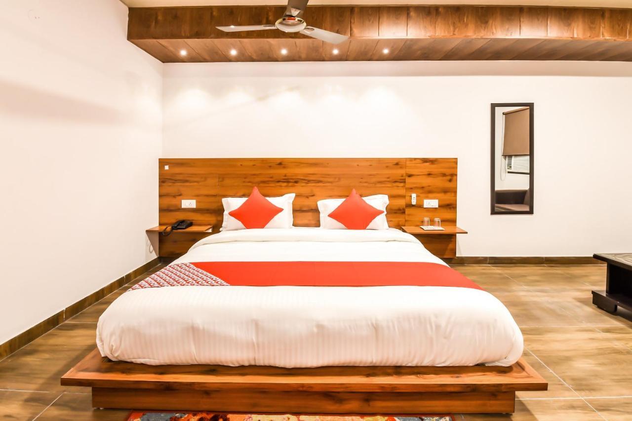 Capital O 19133 Oak Tree Hotel New Delhi Luaran gambar